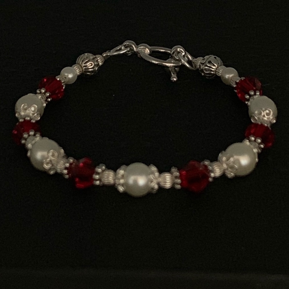 Red crystal and pearl bracelet